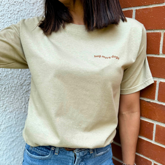 Hug More Dogs Tshirt Kaki