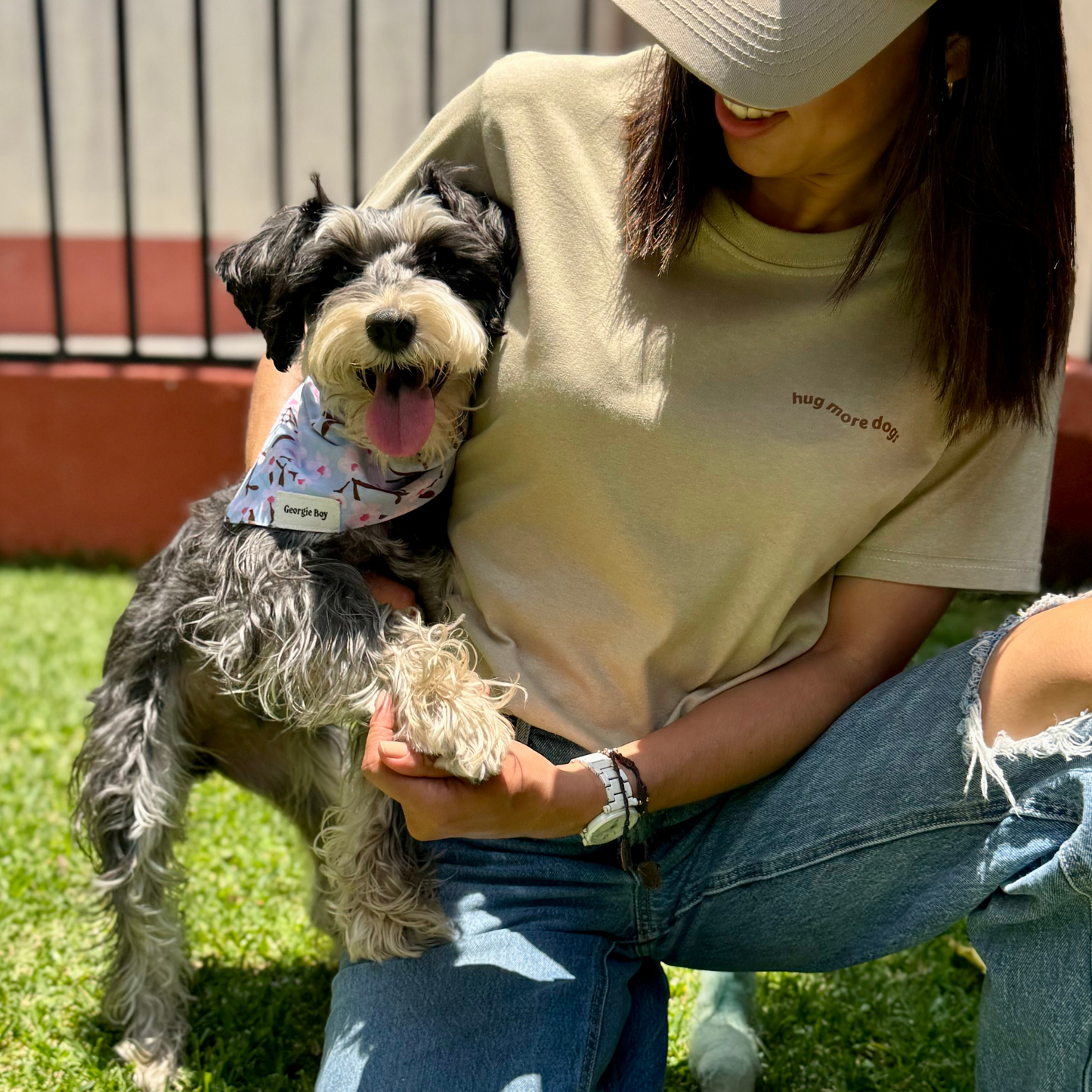 Hug More Dogs Tshirt Kaki